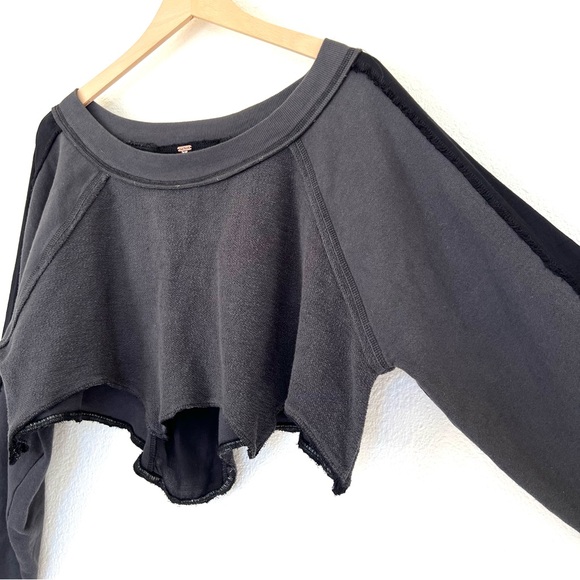 Free People Cropped Sweatshirt Grey & Black Mixed Media XS/ Small - Picture 3 of 9
